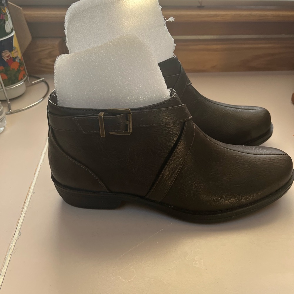 New Easy Spirit Brown Ankle Boots with Buckle